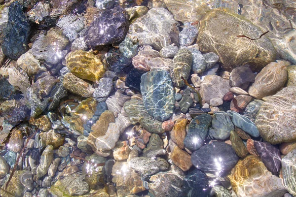 阿尔加约拉村海滩上的岩石或巴莱涅科西嘉镇的岩石 — 图库照片