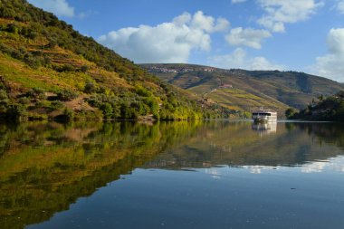 Peso da Regua Douro Vadisi Portekiz 'in kuzeyindeki Douro Nehri' nin bir kıvrımında bulunan Pinhao köyünün ana faaliyeti şarap üretimidir.