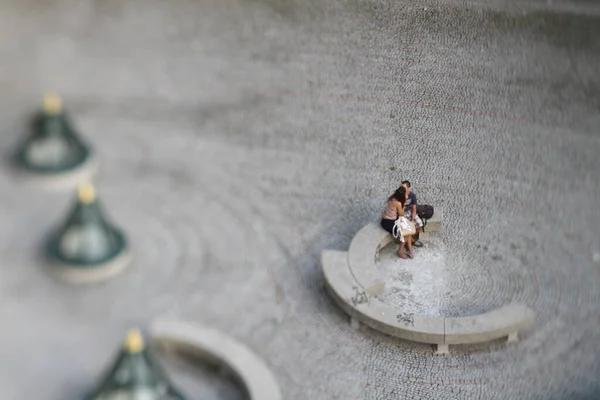 Couple Kissing Shot Tilt Shift Lense Making People Unreognizable — Stock Photo, Image