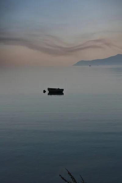 夏にはギリシャのペロポネソス海岸の風景 — ストック写真