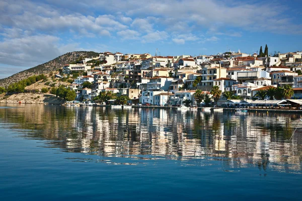 Λιμάνι Ένα Μικρό Χωριό Της Πελοποννήσου Στην Ελλάδα Καλοκαίρι — Φωτογραφία Αρχείου