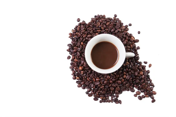 Cup in koffie bonen — Stockfoto