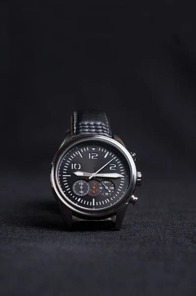 Montre de luxe sur fond gris — Photo