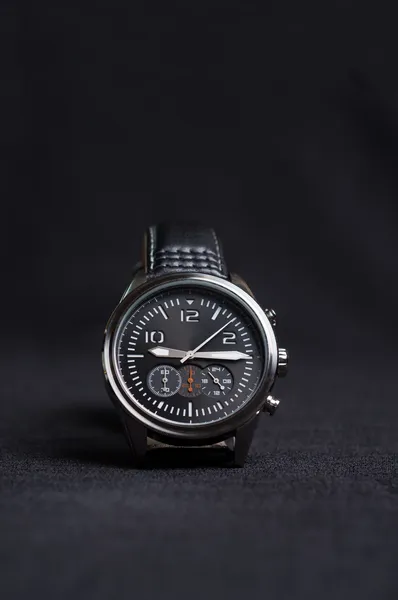 灰色の背景で高級時計 — ストック写真