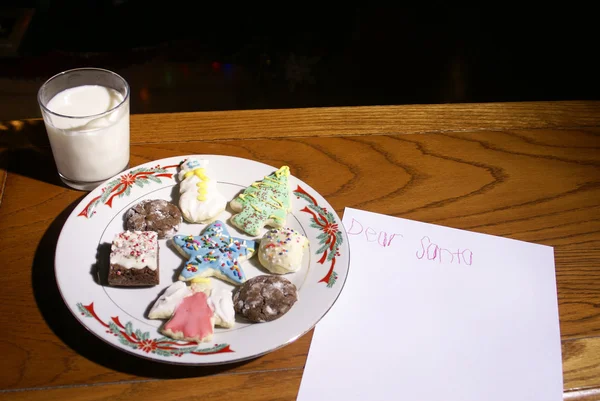 Christmas Cookies and Milk with Note for Santa on Table — Stock Photo, Image