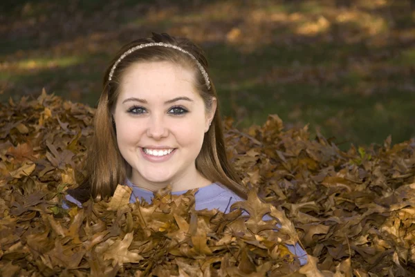 Raking Leaves Girl in Leaf Pile — Stock Photo, Image