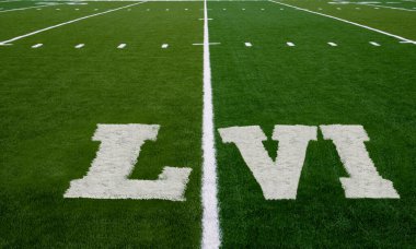 Futbol sahası 2022 'deki Super Bowl' u simgeliyor.