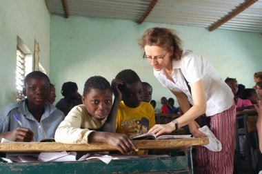 burkina Faso Fransız öğrenciler ziyaret