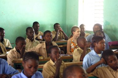 burkina Faso Fransız öğrenciler ziyaret