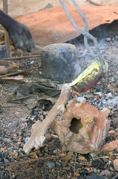Робота з бронзи в Буркіна-Фасо — стокове фото