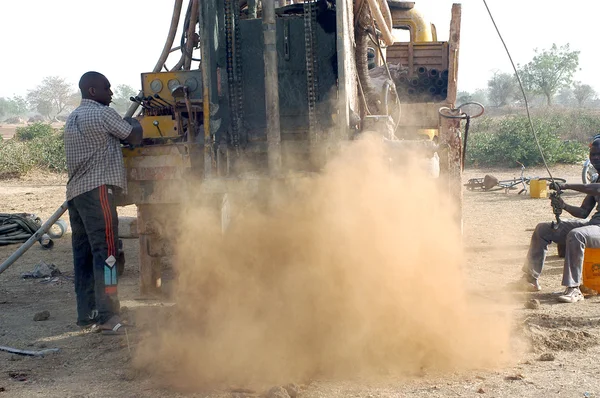 Bohren eines Brunnens in Burkina Faso — Stockfoto