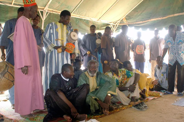 Einführung eines gewöhnlichen Häuptlings in der Burkina faso — Stockfoto