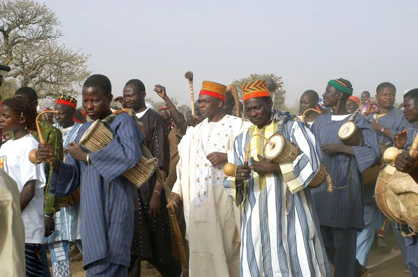 Inrättandet av en vanlig chef i burkina faso — Stockfoto