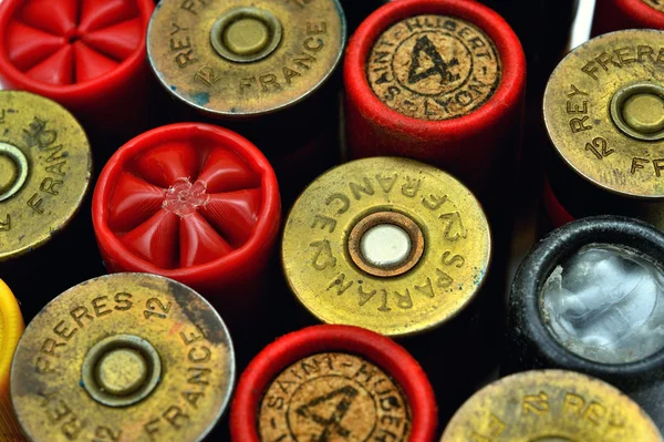 Shotgun and its cartridges — Stock Photo, Image