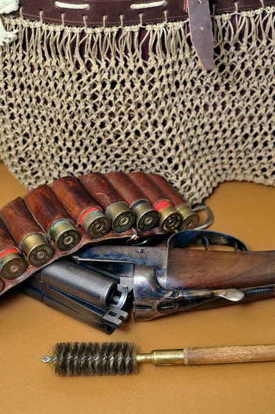Escopeta y sus cartuchos — Foto de Stock