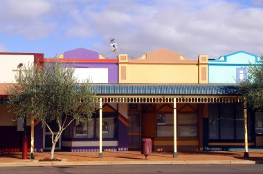 leonora kent merkezinde