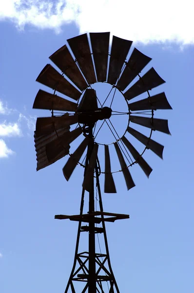 Vindkraftverk i den australiska bushen — Stockfoto