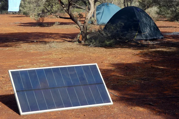Painel solar no arbusto australiano — Fotografia de Stock