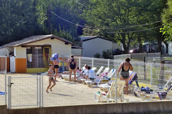 La piscina del campeggio — Foto Stock