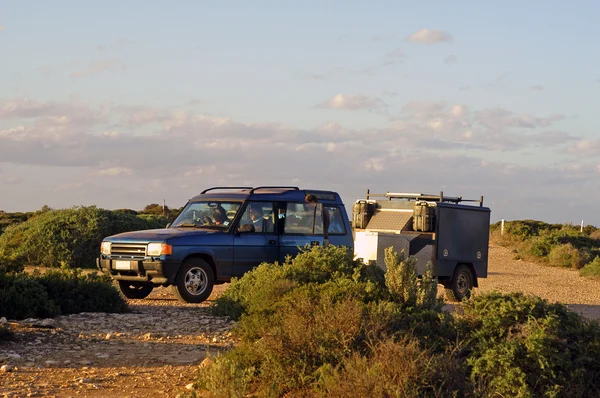 Op zoek naar een plek om te planten het kamp aan de kust in Australië — Stockfoto