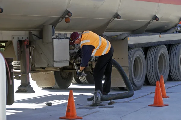 Fuel delivery in an Australian service station — Stockfoto