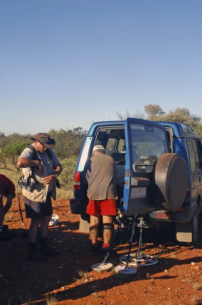 Keberangkatan saat fajar untuk berburu untuk nugget emas di semak Australia — Stok Foto