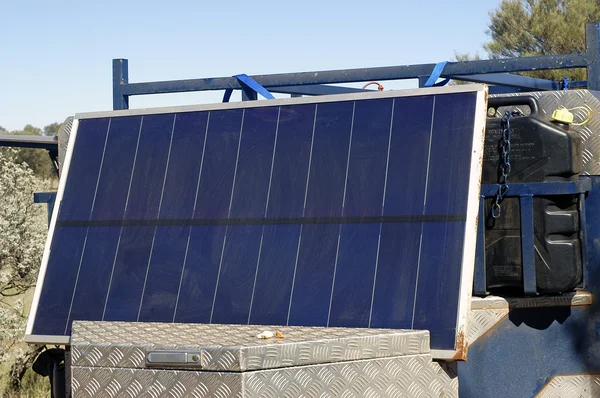 Painel solar para produzir sua eletricidade no deserto australiano — Fotografia de Stock