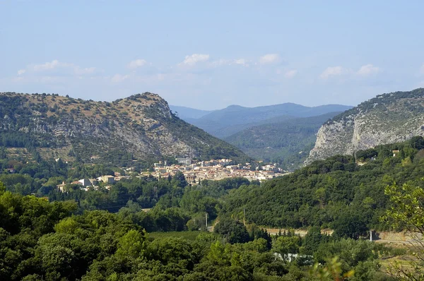Anduze, cidade francesa de Cevennes vista do castelo de Tornac — Fotografia de Stock