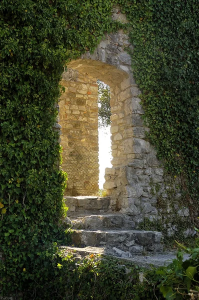 Castelo de Tornac, na zona francesa das Cevennes — Fotografia de Stock