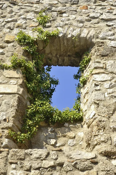 Kasteel van tornac op het Franse gebied van de cevennes — Stockfoto