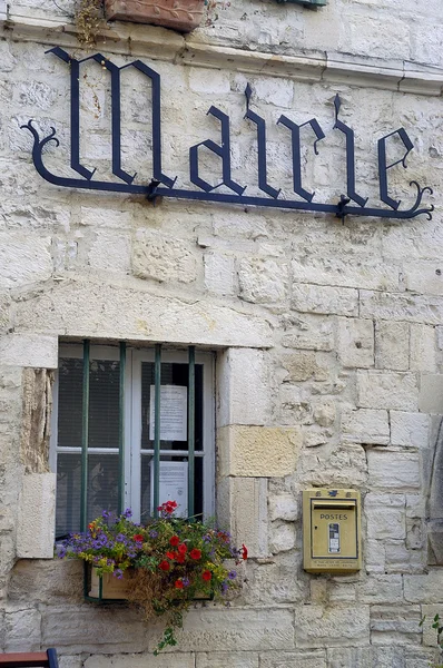 Åsynen av den franska byn vezenobres i departementet gard — Stockfoto