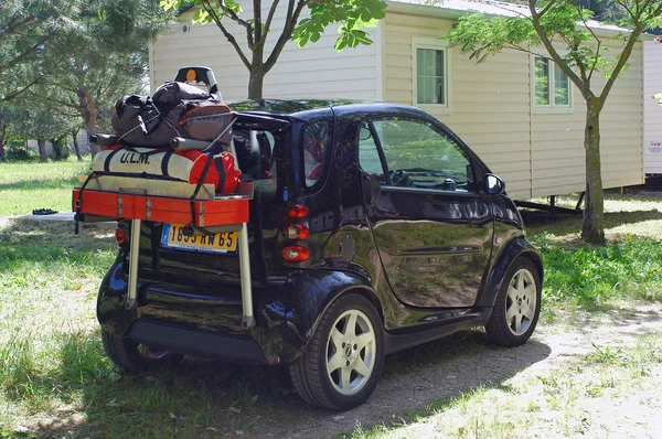 Tiny car with a large loading — Stock Photo, Image