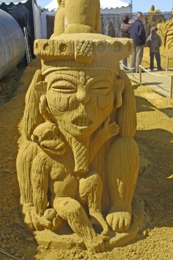 pozlama kum Fransa'da touquet için heykeller.