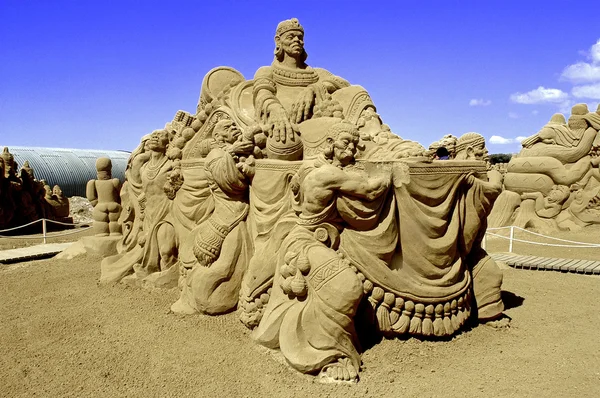 pozlama kum Fransa'da touquet için heykeller.