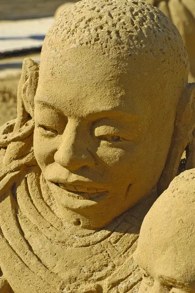 砂的暴露在法国雕塑到 touquet — 图库照片
