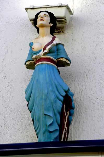 Rzeźba na front domu touquet — Zdjęcie stockowe