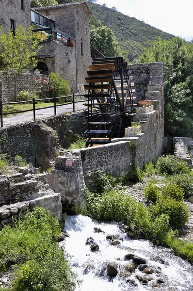 De molen van corbes in Frankrijk op het gebied van de cevennes — Stockfoto