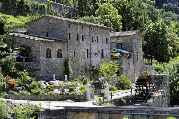 De molen van corbes in Frankrijk op het gebied van de cevennes — Stockfoto