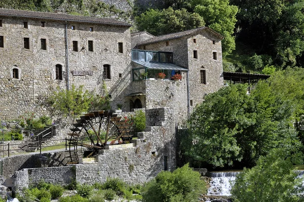 De molen van corbes in Frankrijk op het gebied van de cevennes — Stockfoto