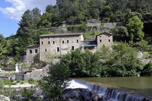 Mlýn corbes ve Francii v oblasti cevennes — Stock fotografie