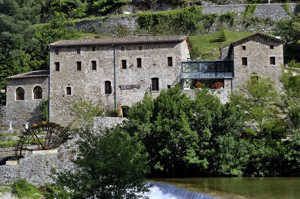 De molen van corbes in Frankrijk op het gebied van de cevennes — Stockfoto