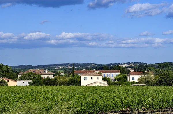 Landskap på landsbygden i det franska departementet gard — Stockfoto