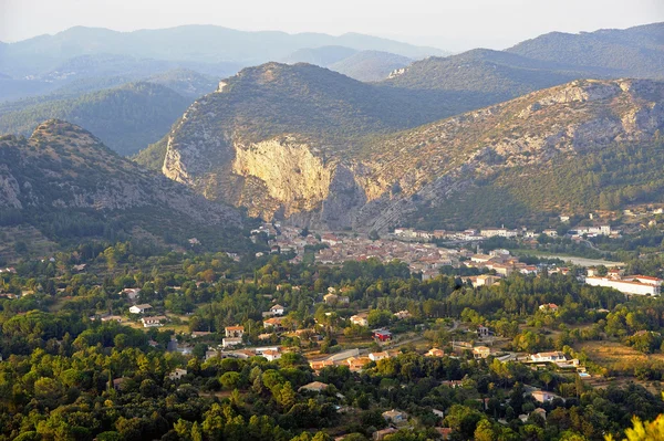 Anduze cidade dos Cevennes no departamento de Gard — Fotografia de Stock