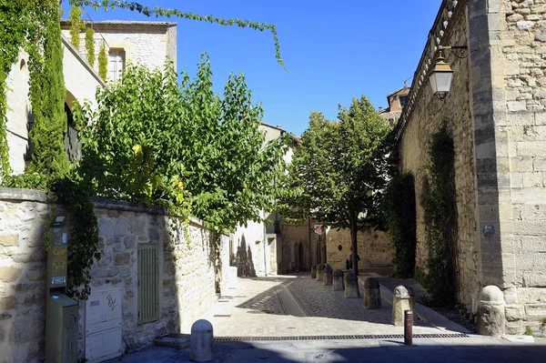 Rua pequena da cidade de Uzes — Fotografia de Stock