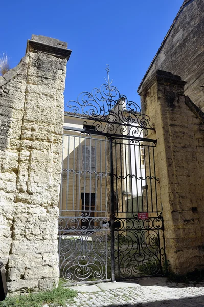 Old building of Uzes in restoration — Stock Photo, Image