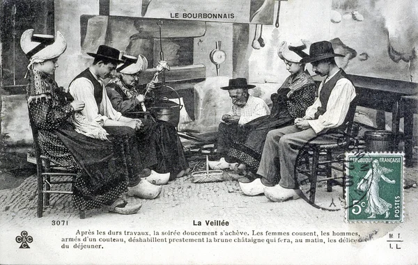 Gamla vykort över en tas om hand i hörnet av brand år 1900 i Frankrike i bourbonnais — Stockfoto
