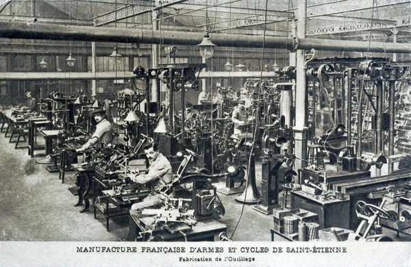 Ancienne carte postale de la manufacture française d'armes et de cycles de Saint-Etienne — Photo