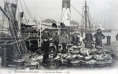 old postcard of Boulogne on sea, fishermen clipart