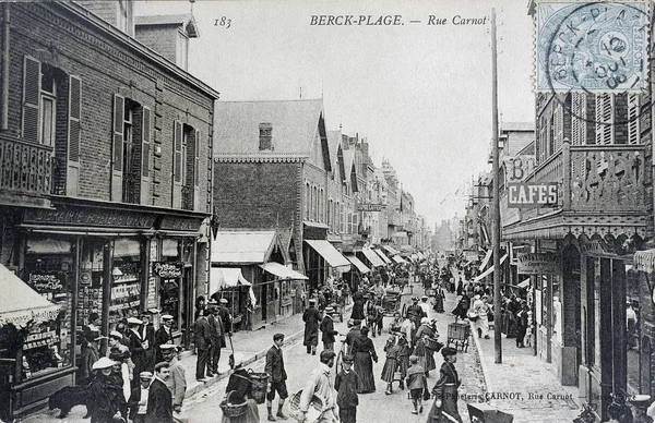 Cartão postal velho de praia de Berck, rua Carnot — Fotografia de Stock