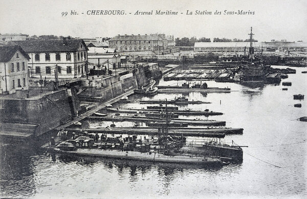 old postcard of Cherbourg, maritime arsenal, the station of the submarines
